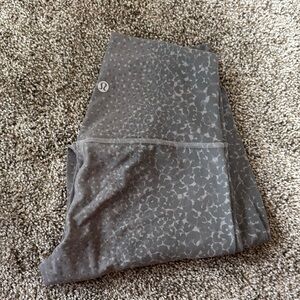 Pre loved size 6 Lululemon align Gray cheetah Patterned Leggings